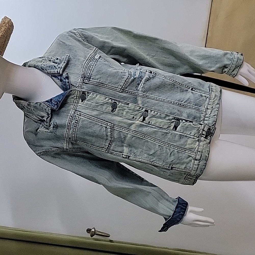 🩷 RVCA Distressed Acid Washed Denim Jacket